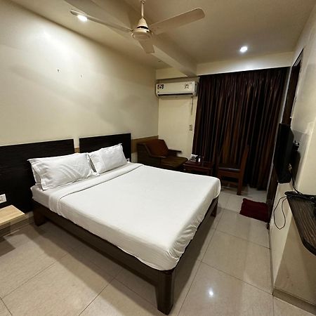 The Saffron Suites Sasupada Exterior foto
