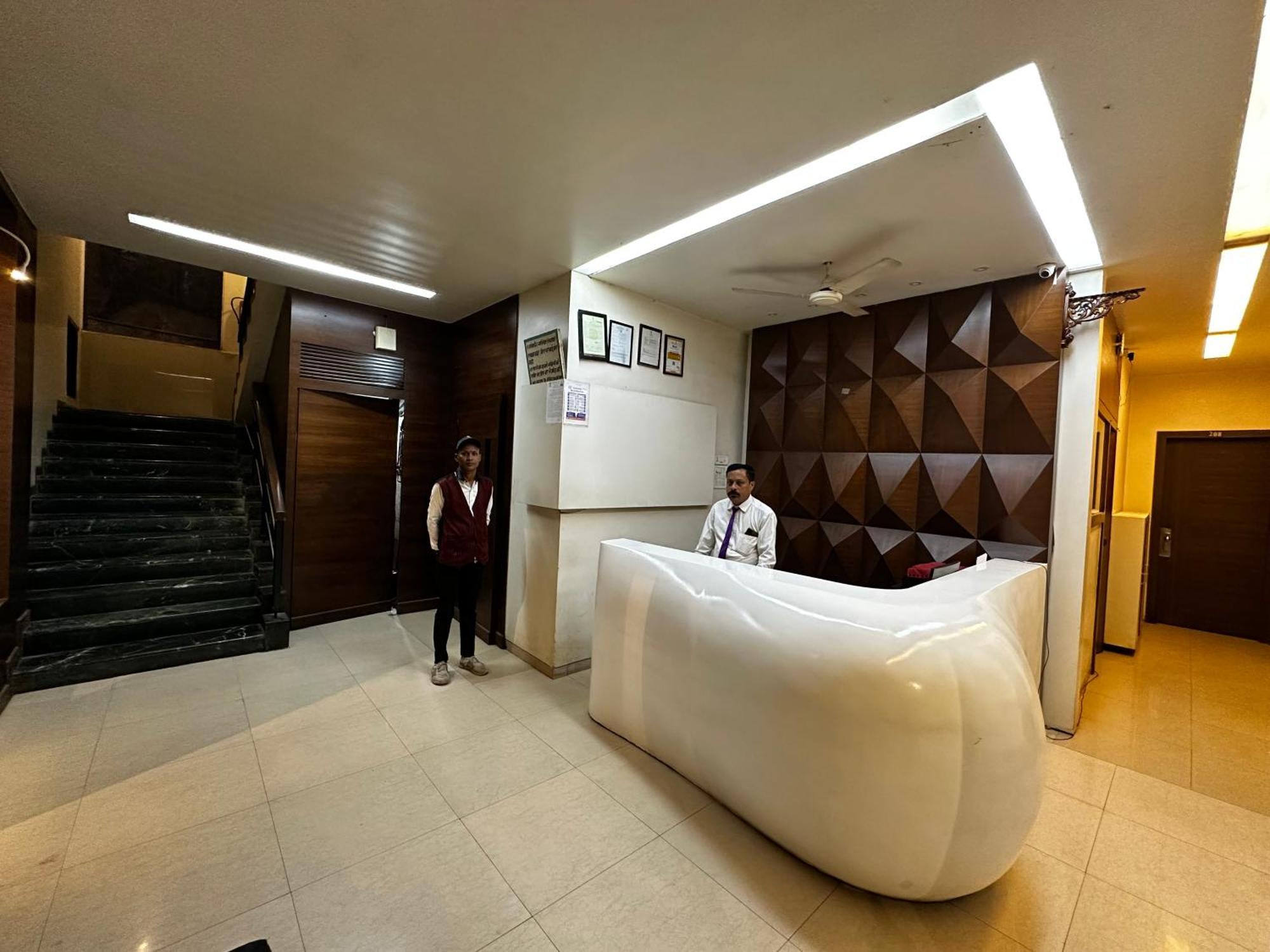 The Saffron Suites Sasupada Exterior foto