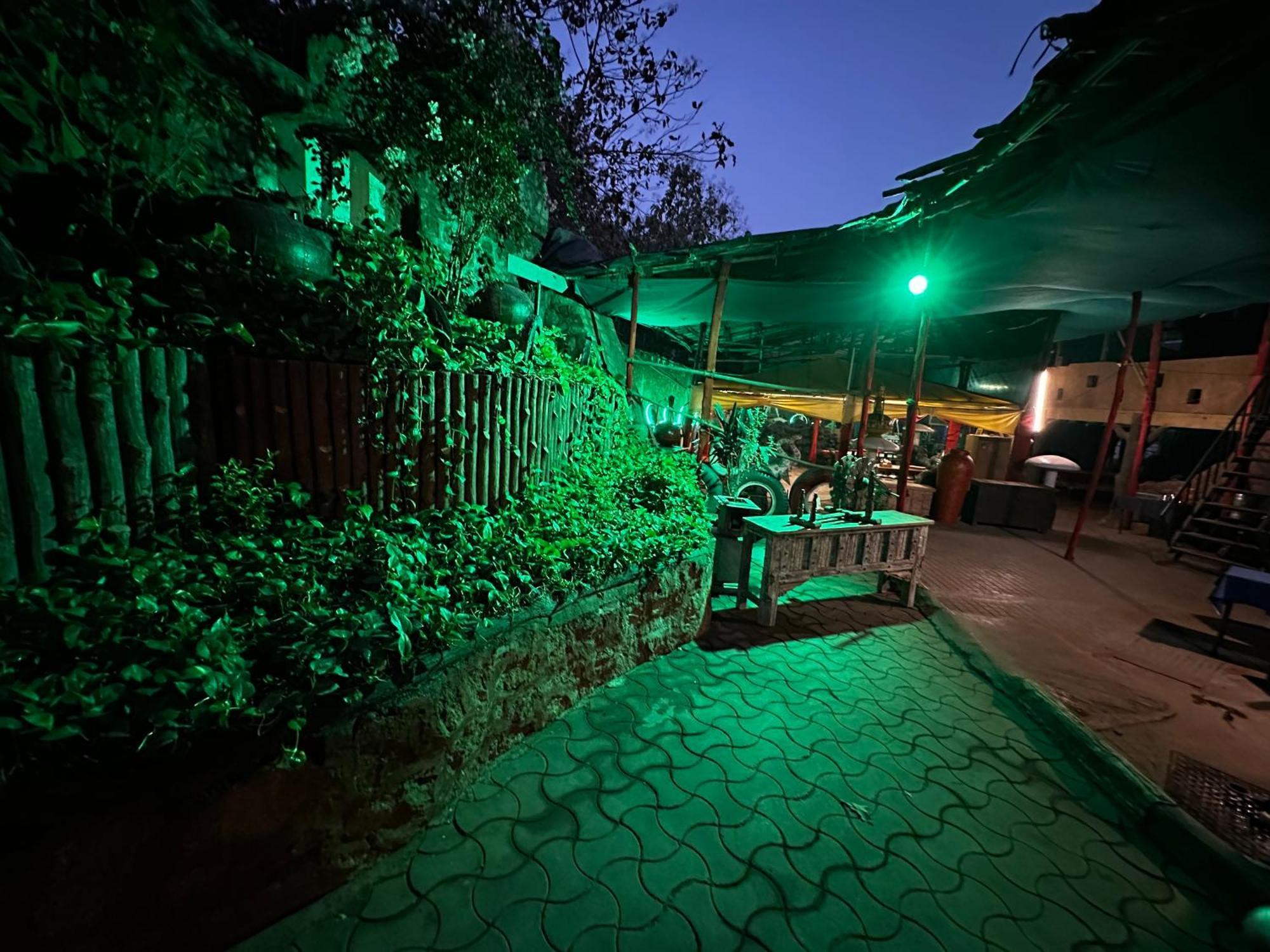 The Saffron Suites Sasupada Exterior foto