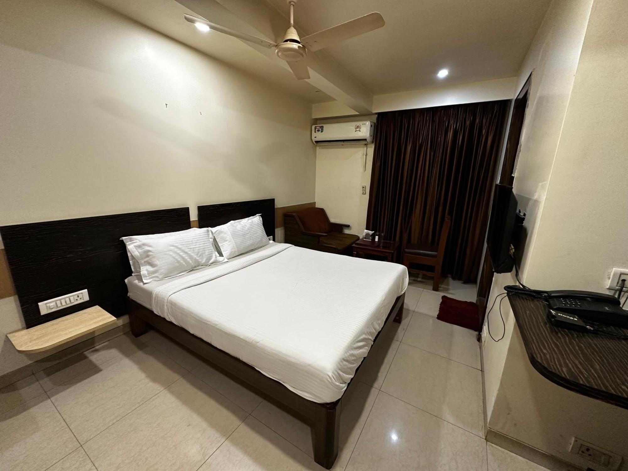 The Saffron Suites Sasupada Exterior foto